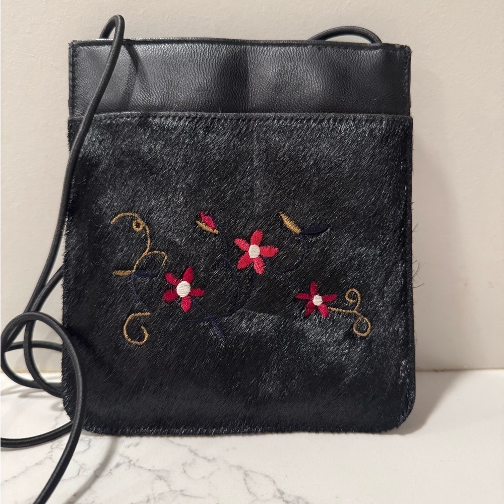 Vintage Wilson Leather Embroidered crossbody!